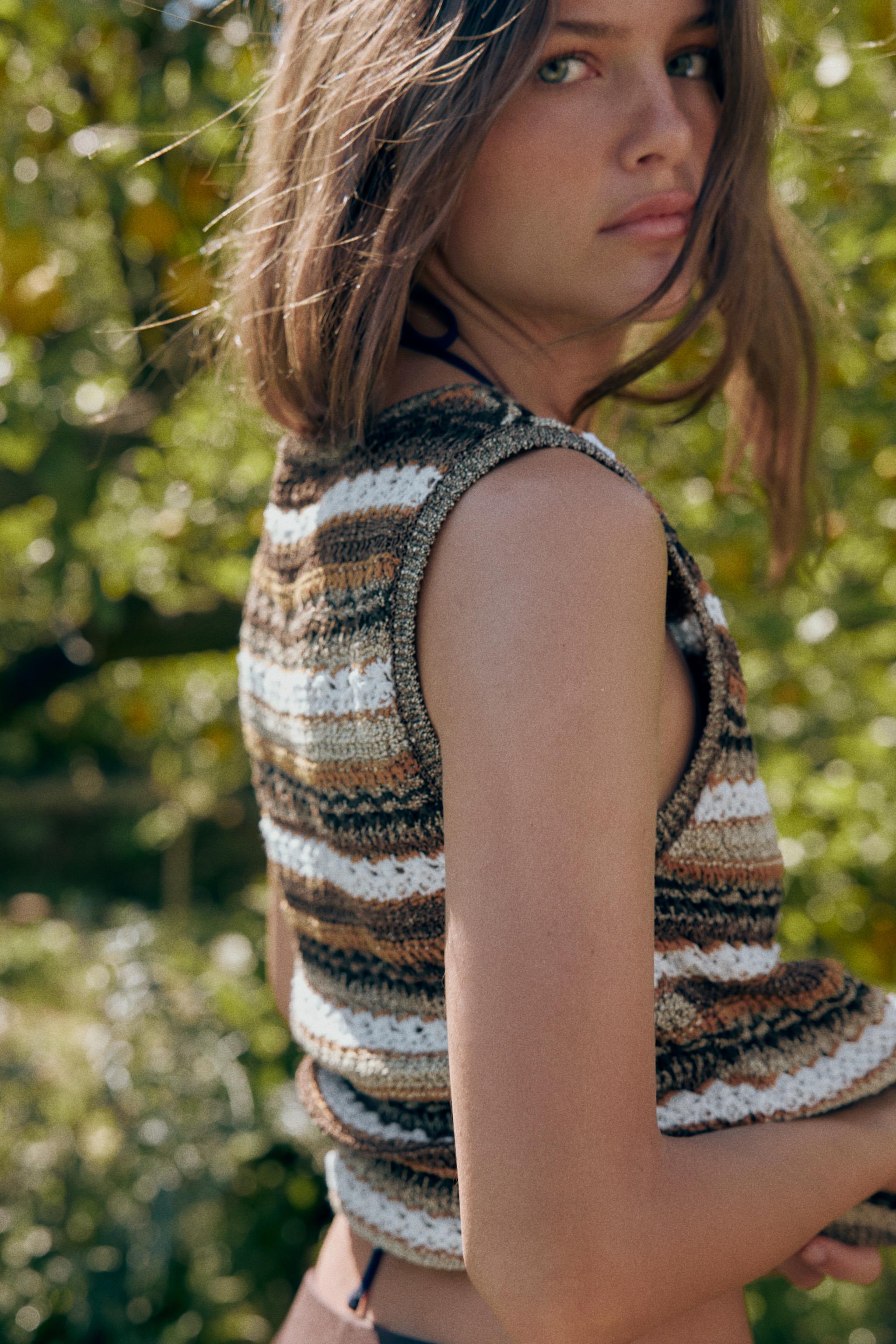 TEXTURED STRIPED KNIT TOP